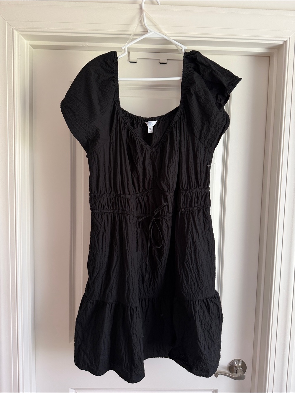 Time and Tru Black Short Sleeve V-Neck Tiered Mini Dress

Length 38 inches